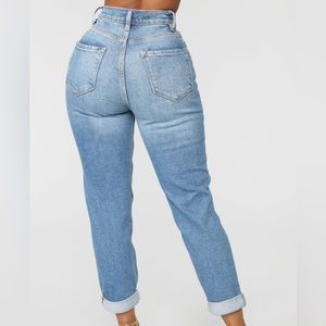 Have these amazing mom jeans you’d love ! Brand new , never worn !